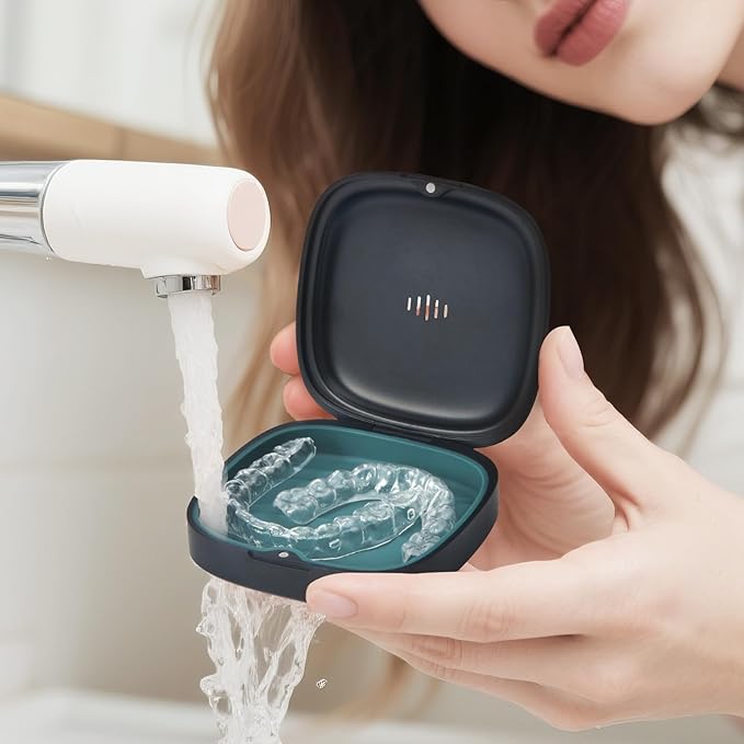 Retainer Case Slim Aligner Case with Vent Holes Removable Inner Tray Silicone for Easy Cleaning (1Pack Black Green)