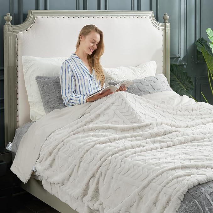 Cozy Bliss Faux Fur Throw Blanket for Couch, Jacquard Fuzzy Plush Soft Thick Winter Throw Blanket for Sofa Bed Living Room Bedroom，60"x80" Beige-StrideForce Fitness