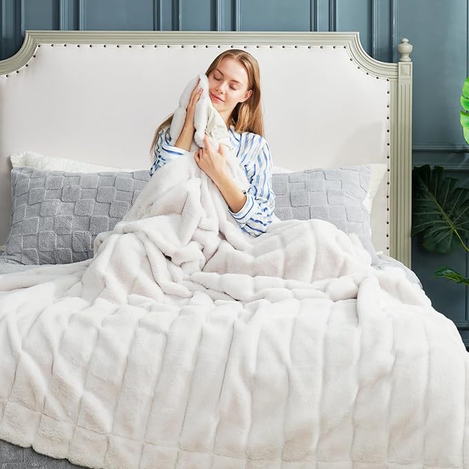 Cozy Bliss Faux Fur Throw Blanket for Couch, Cozy Soft Plush Thick Winter Blanket for Sofa Bedroom Living Room, 50 * 60 Inches Beige-StrideForce Fitness