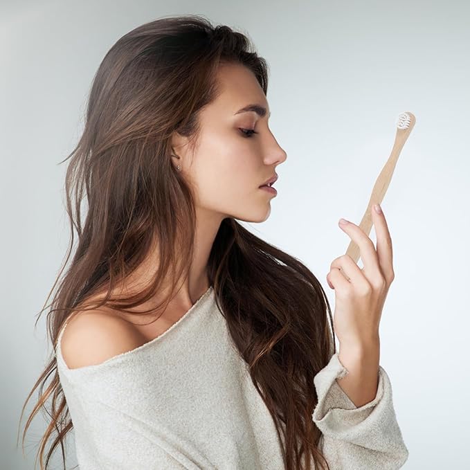 Tongue Scraper Brush for Thorough Mouth Cleaning Removes Bad Breath (White)