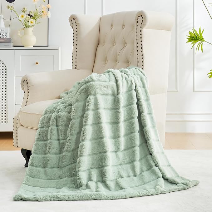 Cozy Bliss Faux Fur Throw Blanket for Couch, Cozy Soft Plush Thick Winter Blanket for Sofa Bedroom Living Room, 50 * 60 Inches Green-StrideForce Fitness