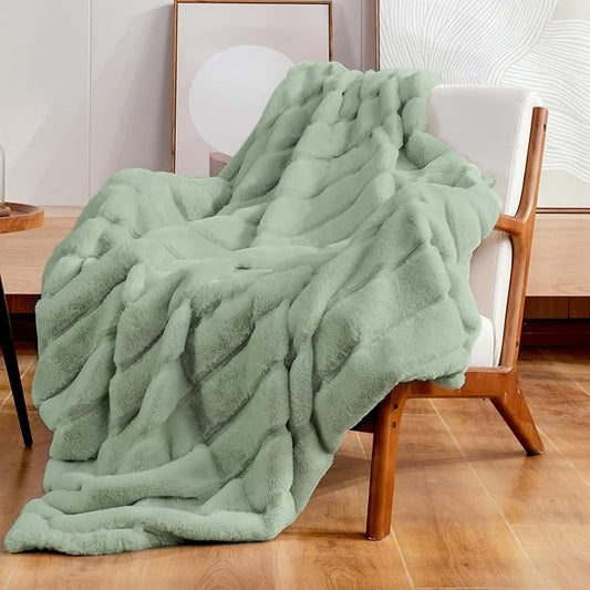 Cozy Bliss Faux Fur Throw Blanket for Couch, Cozy Soft Plush Thick Winter Blanket for Sofa Bedroom Living Room, 50 * 60 Inches Green-StrideForce Fitness