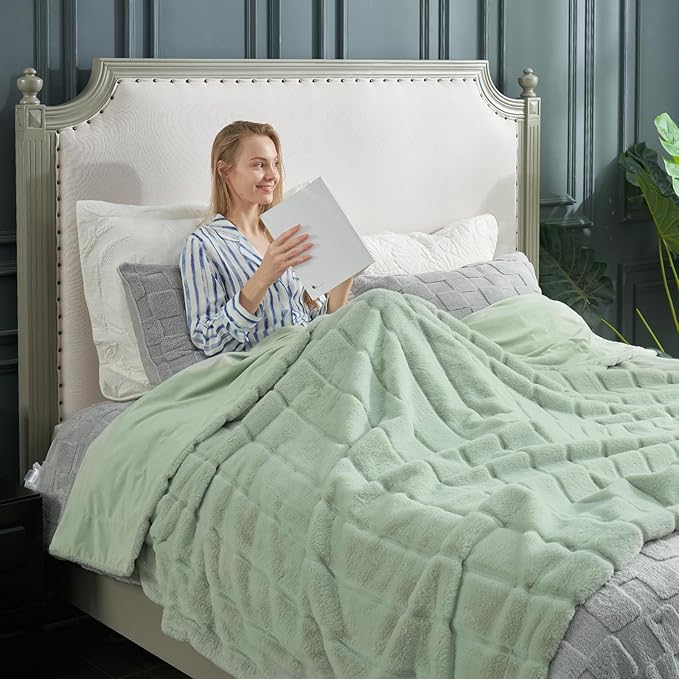 Cozy Bliss Faux Fur Throw Blanket for Couch, Cozy Warm Plush Striped Blanket for Sofa Bedroom Living Room, 90 * 90 Inches Green-StrideForce Fitness