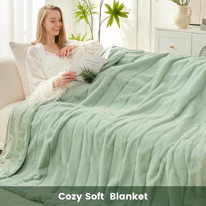 Cozy Bliss Faux Fur Throw Blanket for Couch, Cozy Soft Plush Thick Winter Blanket for Sofa Bedroom Living Room, 50 * 60 Inches Green-StrideForce Fitness