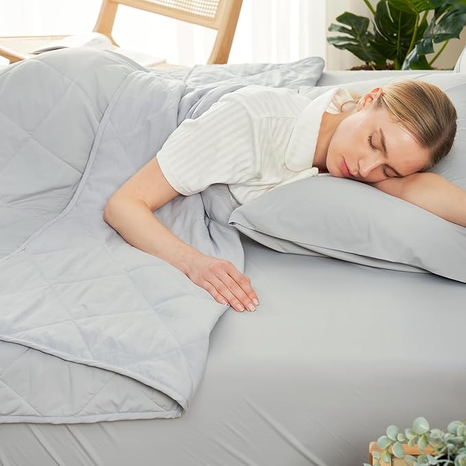 Cozy Bliss Cooling Blanket for Hot Sleepers, Q-Max 0.4 Cooling Comfort for Girls Boys, Cold Blankets for Night Sweats Sleeping, Ultra-Cool Lightweight Breathable Summer Blanket for Travel-StrideForce Fitness