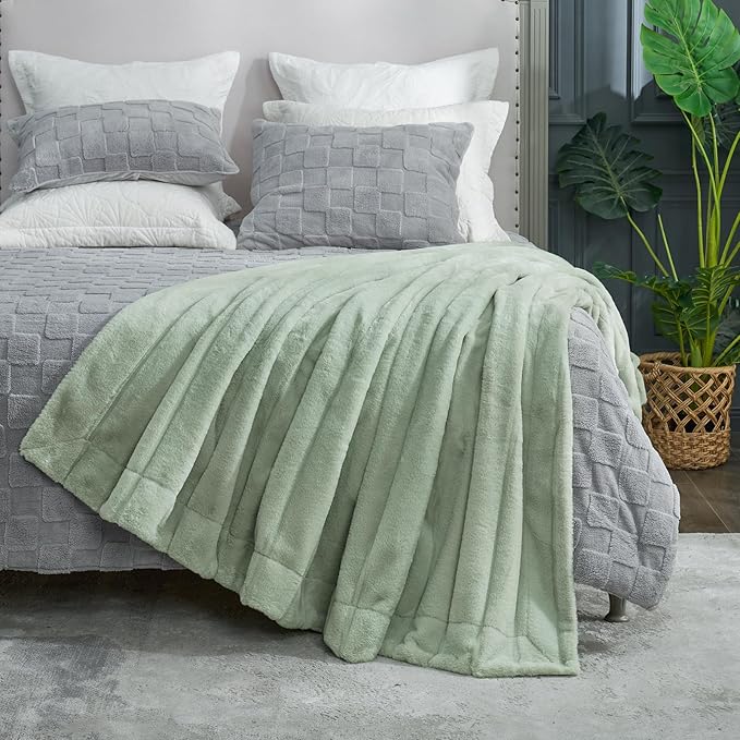 Cozy Bliss Faux Fur Throw Blanket for Couch, Cozy Soft Plush Thick Winter Blanket for Sofa Bedroom Living Room, 60 * 80 Inches Green-StrideForce Fitness