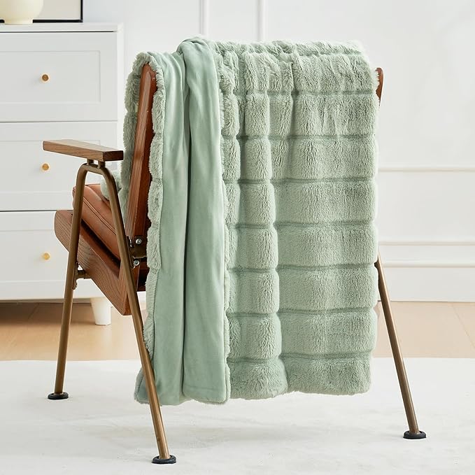 Cozy Bliss Faux Fur Throw Blanket for Couch, Cozy Soft Plush Thick Winter Blanket for Sofa Bedroom Living Room, 50 * 60 Inches Green-StrideForce Fitness
